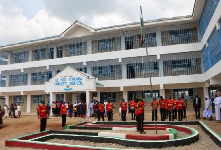 Eine Schule in Afrika ist neu renoviert