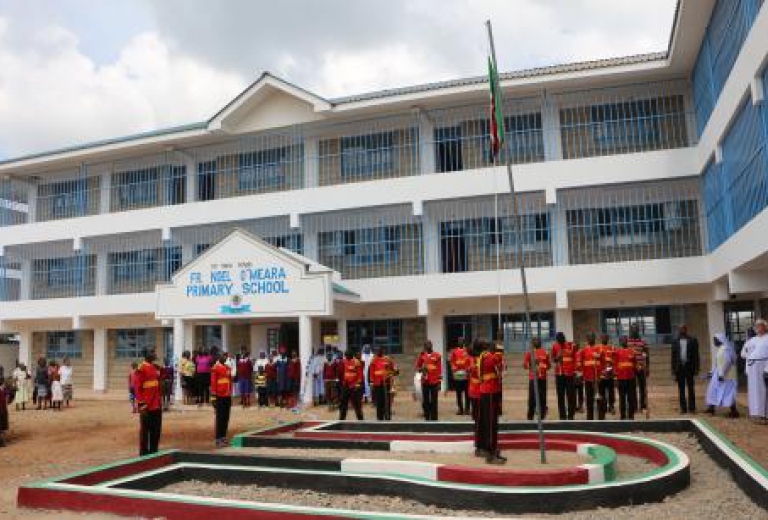 Eine Schule in Afrika ist neu renoviert