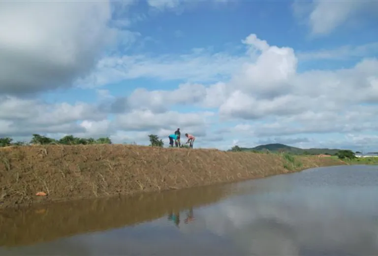 Staudammprojekt in Sambia, sauberes Wasser für Familien in Afrika 