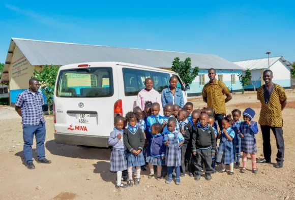 Neuer Bus für Lehrer in Sambia