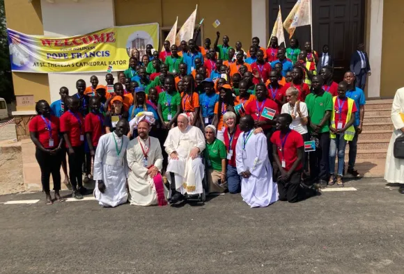 Schwester Orla trifft den Papst im Südsudan